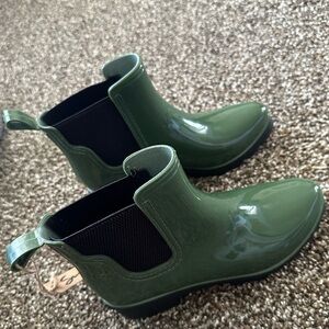 Brand new green rainboots
